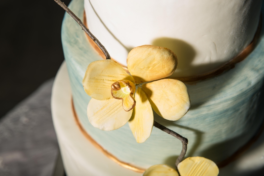 The Beauty of Simple Wedding Cakes