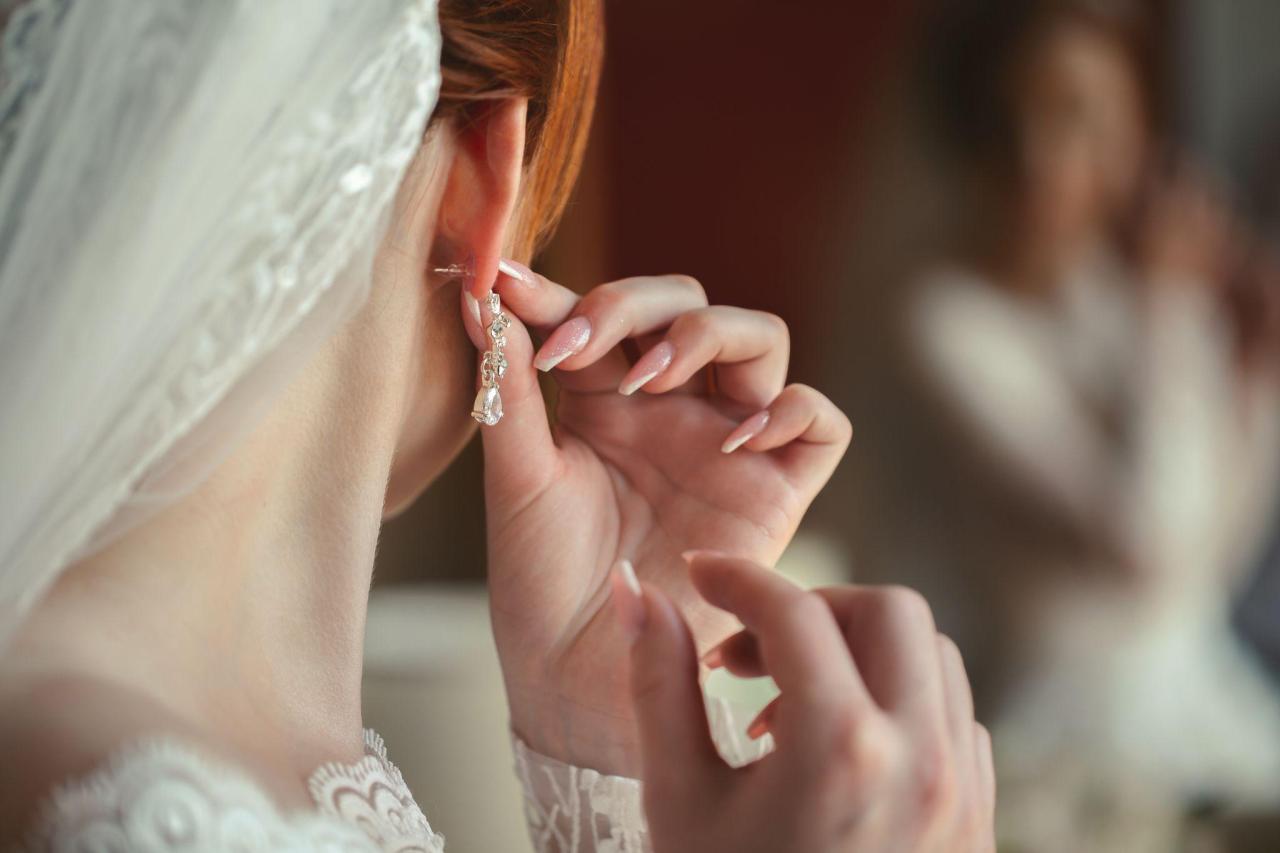 9 Tips for Picking Jewelry for Your Wedding Day