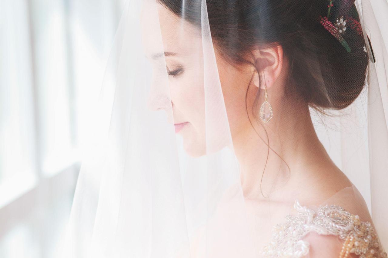 9 Tips for Picking Jewelry for Your Wedding Day