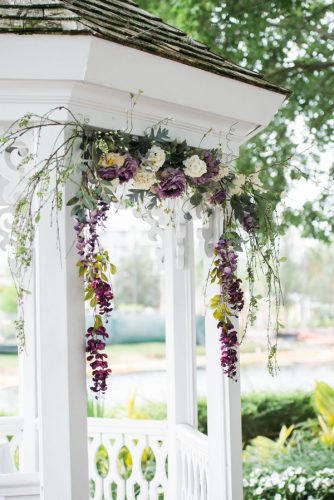 The Beauty of Simple Wedding Cakes